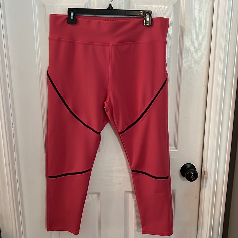 High-Waist Pink Active Capri Leggings with Black Stripe Detailing